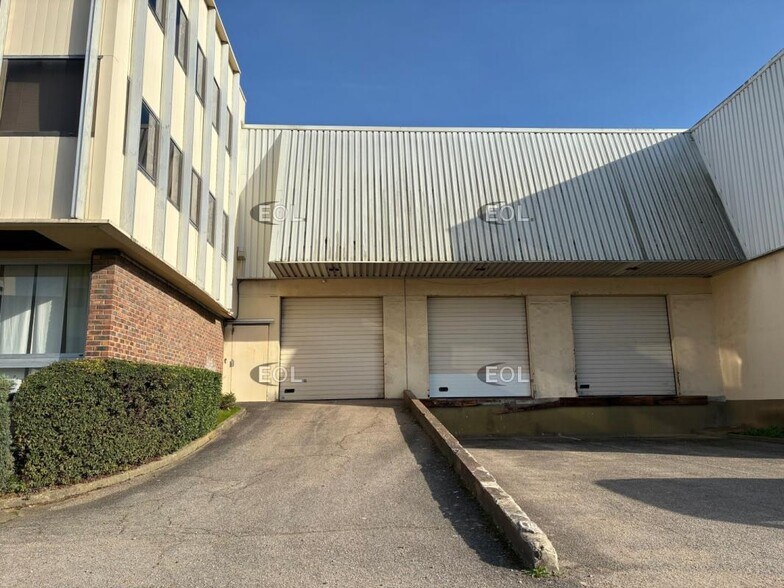 Industrial in L'HAY-LES-ROSES for lease - Building Photo - Image 1 of 6