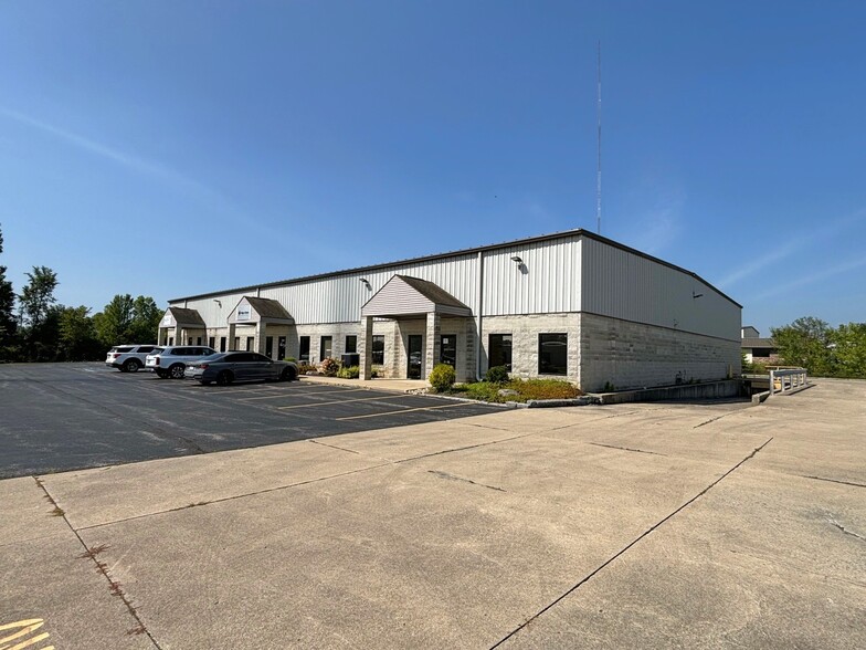 3811-3821 Superior Ridge Dr, Fort Wayne, IN for lease - Building Photo - Image 1 of 5