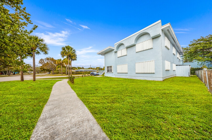 1800 NE 170th St, Miami, FL for sale - Building Photo - Image 3 of 19