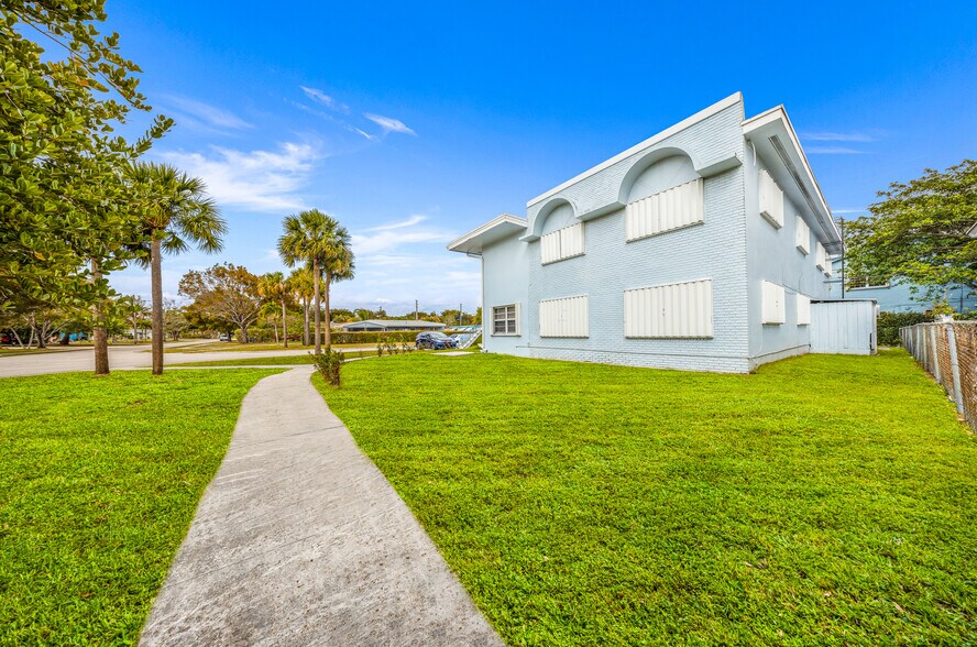 1800 NE 170th St, Miami, FL à vendre - Photo du bâtiment - Image 3 de 19