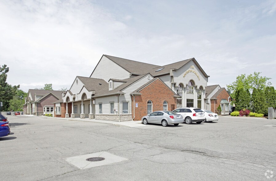 2708 S Rochester Rd, Rochester Hills, MI à vendre - Photo principale - Image 1 de 2