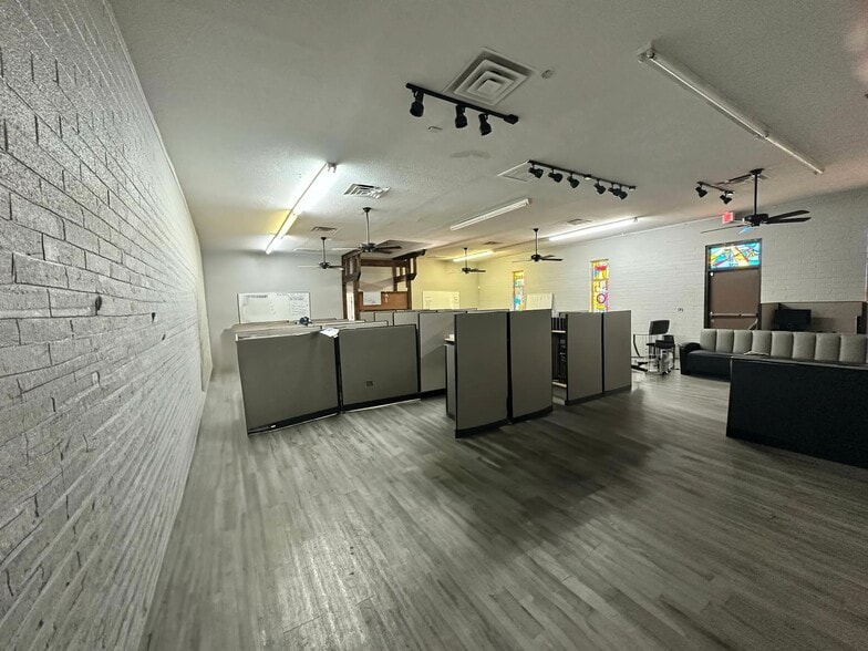 501 N Center St, Mesa, AZ for sale - Interior Photo - Image 2 of 4