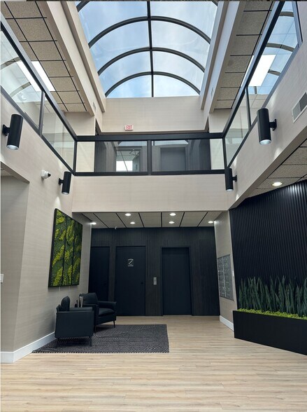 43000 W 9 Mile Rd, Novi, MI à louer - Photo du bâtiment - Image 3 de 17