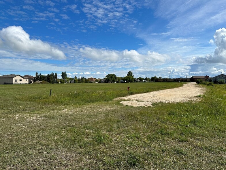 NE Wedgewood Pl, Gimli, MB à vendre - Photo du bâtiment - Image 3 de 4