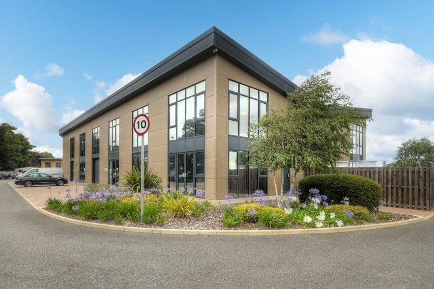 16-17 Broomfield Rd, Colchester for lease - Building Photo - Image 1 of 15
