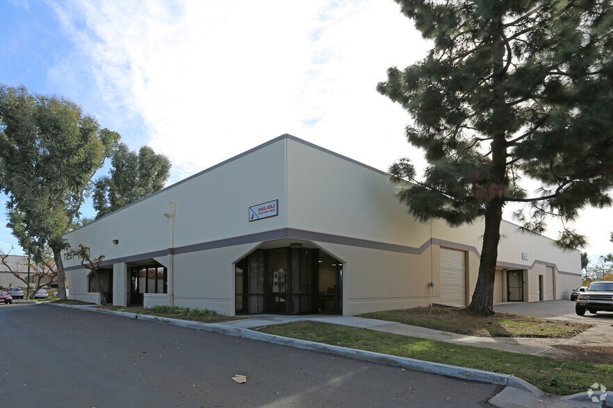 7297 Ronson Rd, San Diego, CA à louer - Photo du bâtiment - Image 3 de 3