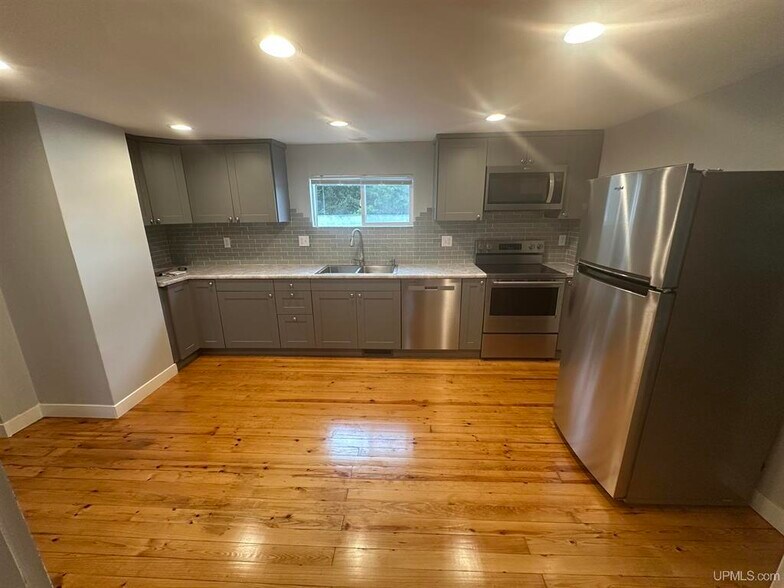 19283 US Highway 41 W, Champion, MI à vendre - Photo du bâtiment - Image 3 de 15