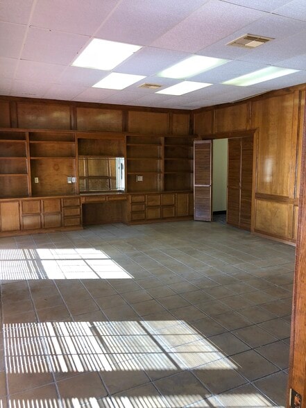 1310 I-10 S, Beaumont, TX for lease - Interior Photo - Image 3 of 5