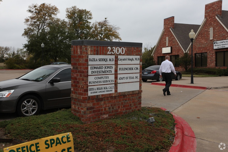 2300 W White Ave, McKinney, TX à louer - Photo du bâtiment - Image 2 de 17