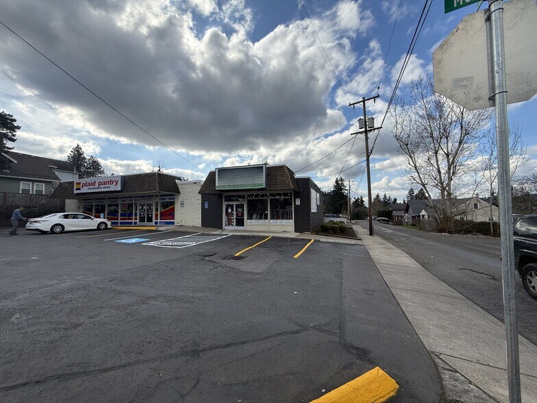 124 Molalla Ave, Oregon City, OR à louer - Photo du bâtiment - Image 3 de 5