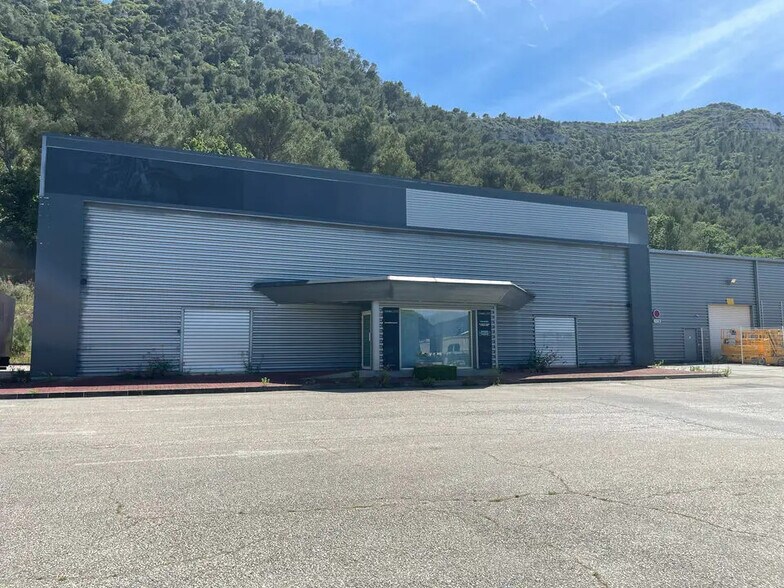 Flex dans Gémenos à louer - Photo du bâtiment - Image 2 de 3