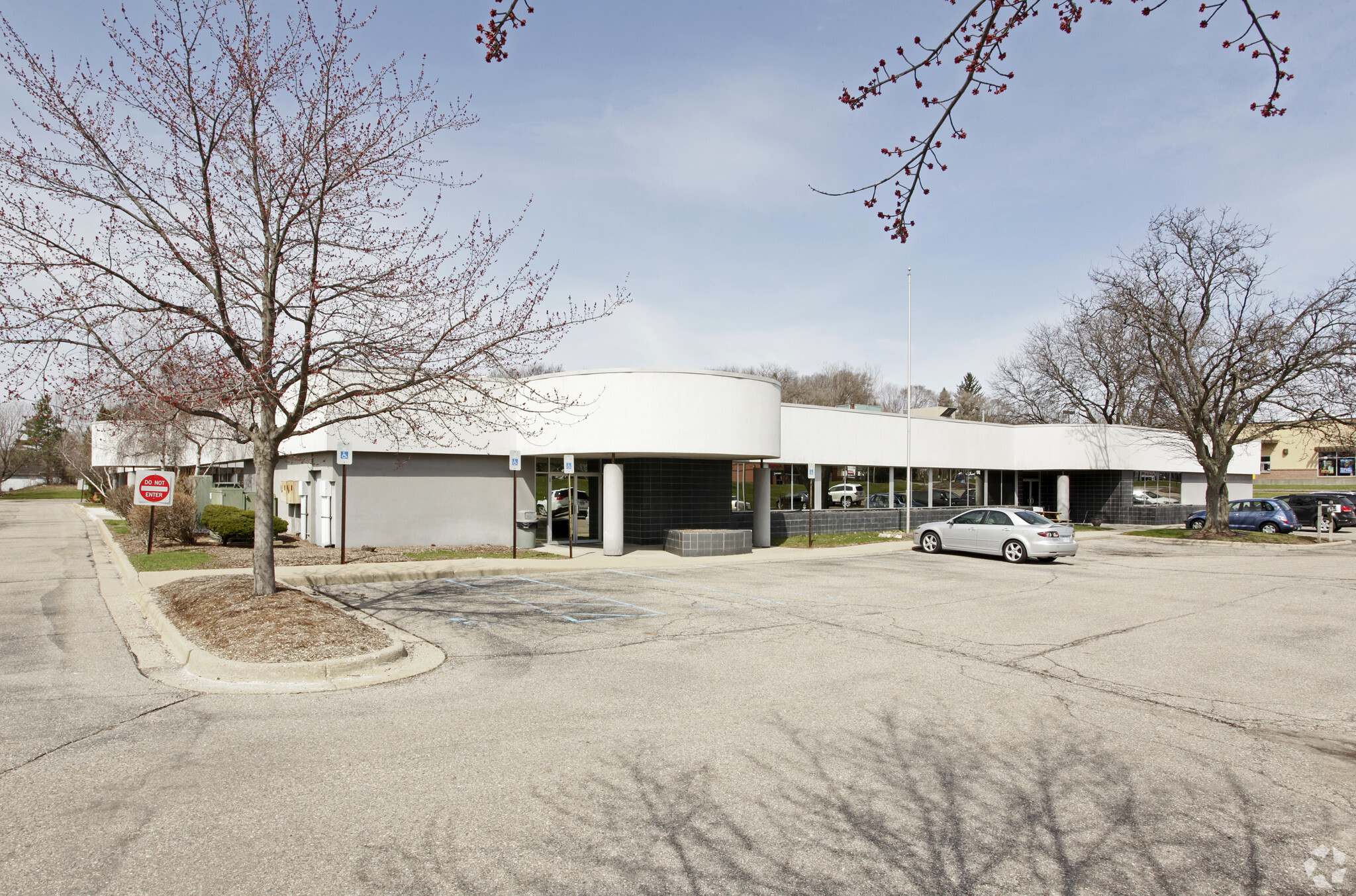 5656 S Cedar St, Lansing, MI for sale Primary Photo- Image 1 of 1