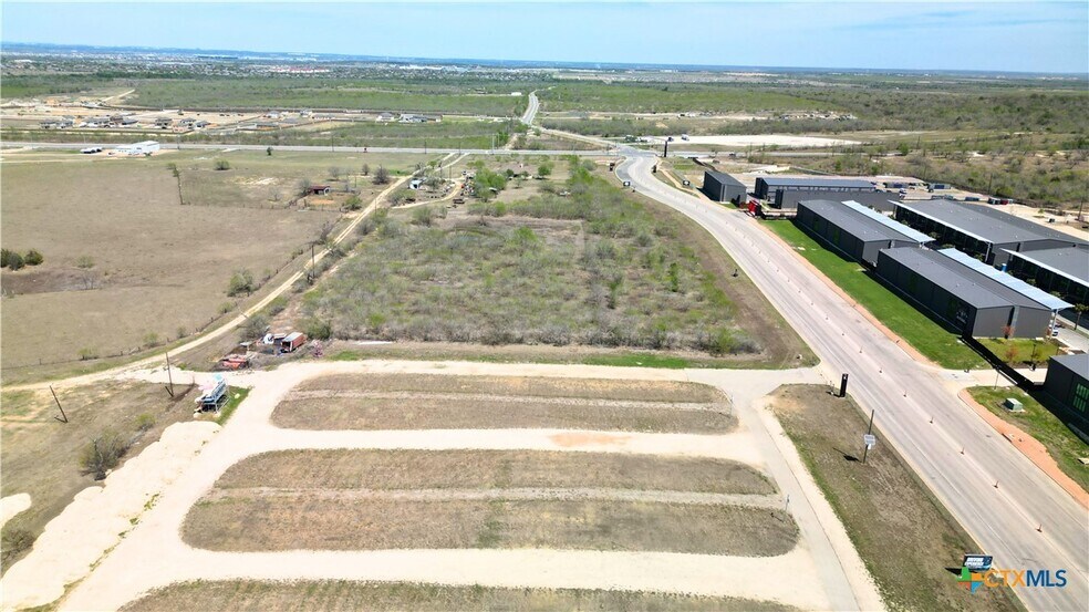 7710 Elroy rd, Del Valle, TX à vendre - Photo du bâtiment - Image 3 de 19