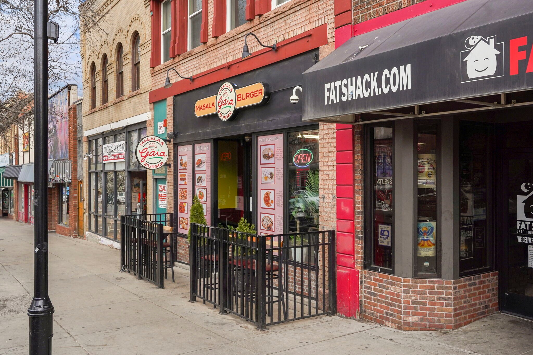 University Hill Portfolio portefeuille de 2 propriétés à vendre sur LoopNet.ca Photo du bâtiment- Image 1 de 10