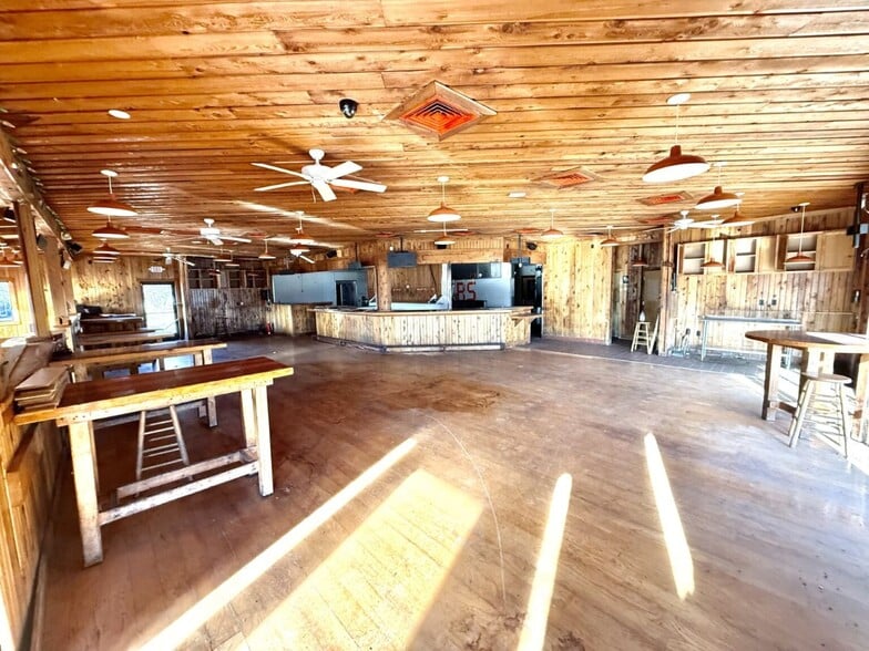 172 E Edgewood Blvd, Lansing, MI for sale - Building Photo - Image 2 of 6