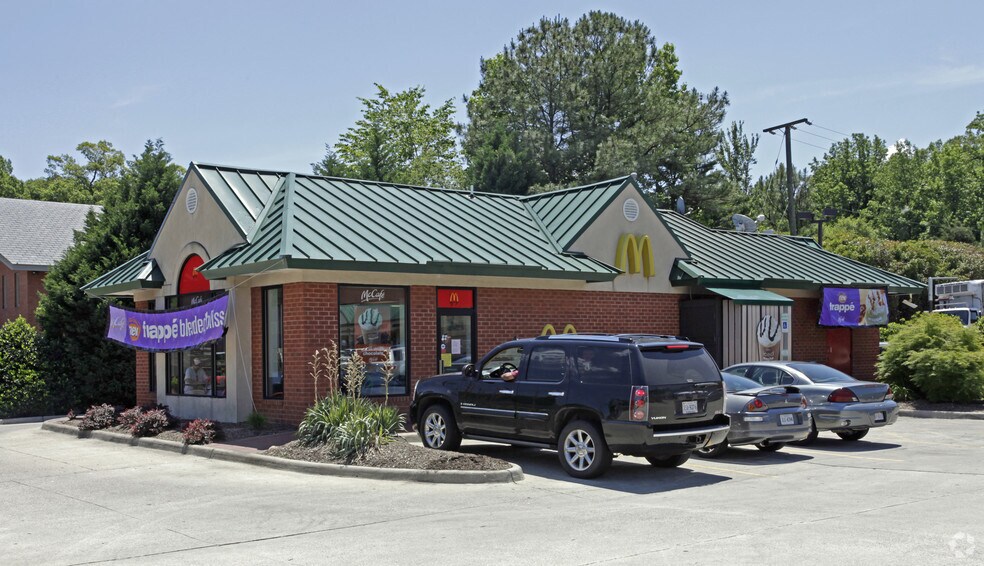 6801-6849 Forest Hill Ave, Richmond, VA for lease - Building Photo - Image 2 of 9