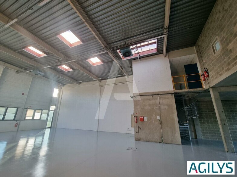 Avenue Du Parc Médicis, Fresnes for lease - Interior Photo - Image 2 of 6