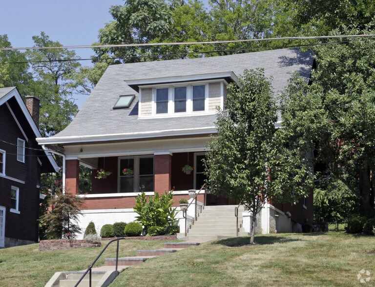 1015 Delta Ave, Cincinnati, OH à vendre - Photo du bâtiment - Image 2 de 3