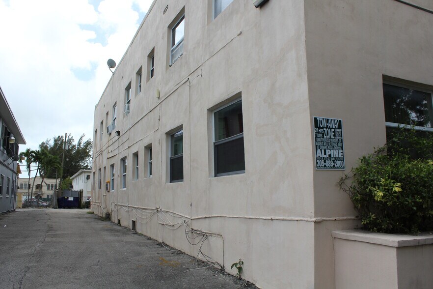 1628 SW 3rd St, Miami, FL à vendre - Photo du bâtiment - Image 3 de 9