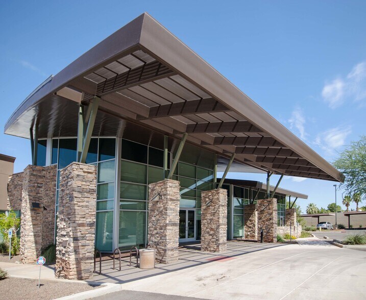 6750 W Thunderbird Rd, Peoria, AZ à louer - Photo du bâtiment - Image 2 de 3