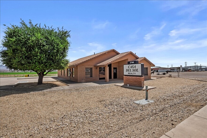 2748 W US Highway 70, Thatcher, AZ for sale - Primary Photo - Image 1 of 4