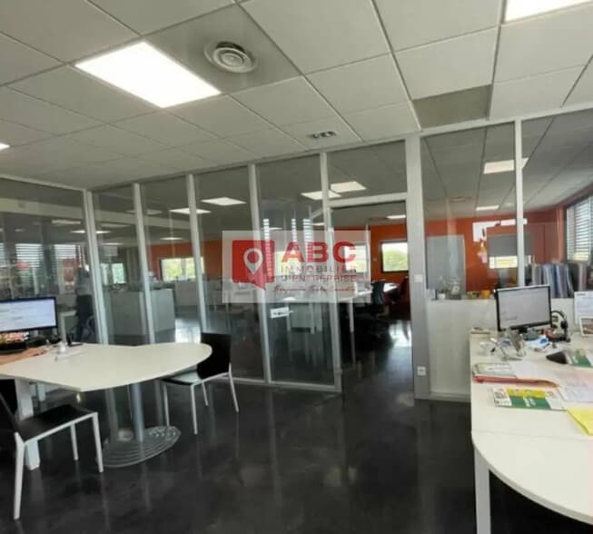 Office in Montpellier for lease - Building Photo - Image 2 of 9