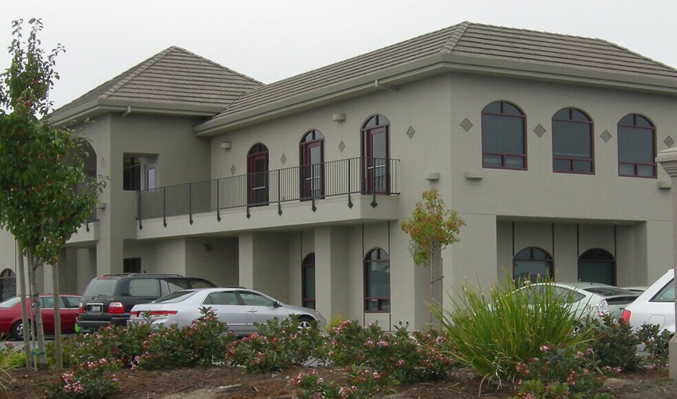 6 Quail Run Cir, Salinas, CA à louer - Photo du bâtiment - Image 3 de 4