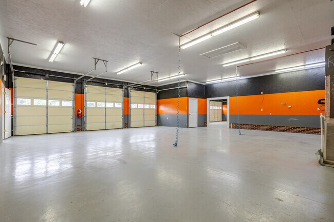 Plus de détails pour 201 Spratt St, Fort Mill, SC - Local d'activités à louer