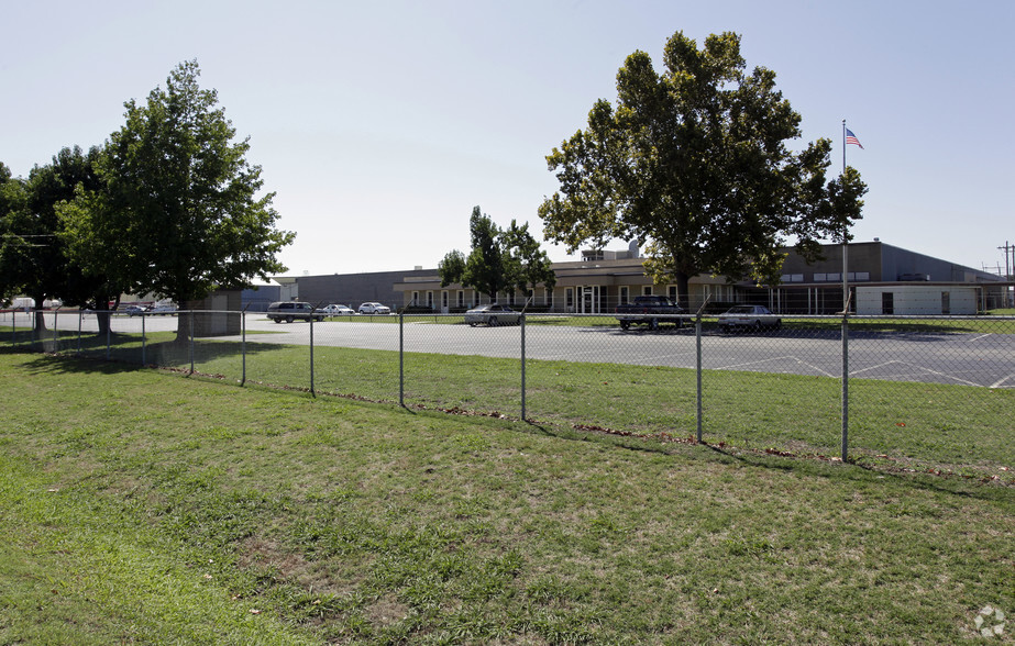 1700 E Quarter Rd, Siloam Springs, AR for lease - Primary Photo - Image 1 of 16