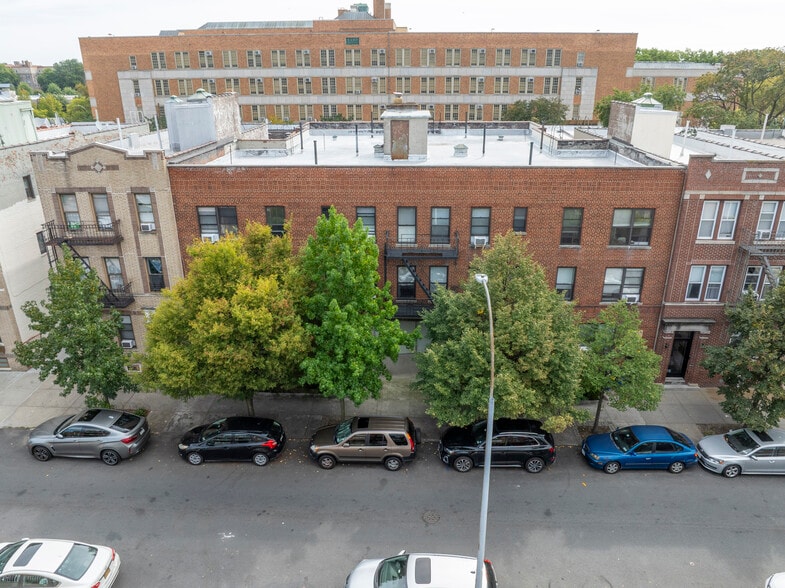 31-23 47th St, Astoria, NY for sale - Building Photo - Image 3 of 23