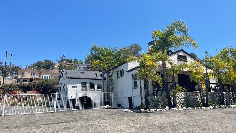 1050 S Santa Fe Ave, Vista, CA à vendre - Photo du bâtiment - Image 1 de 12