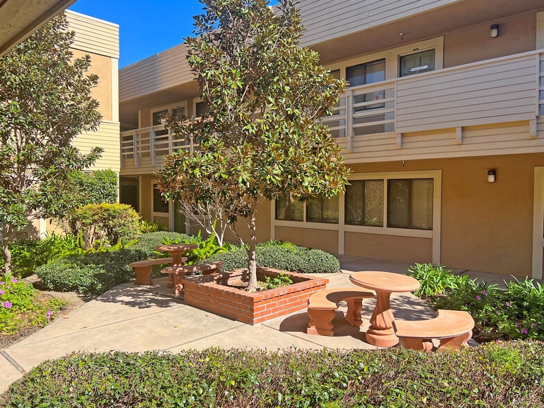 5951 Encina Rd, Goleta, CA for lease - Building Photo - Image 2 of 17