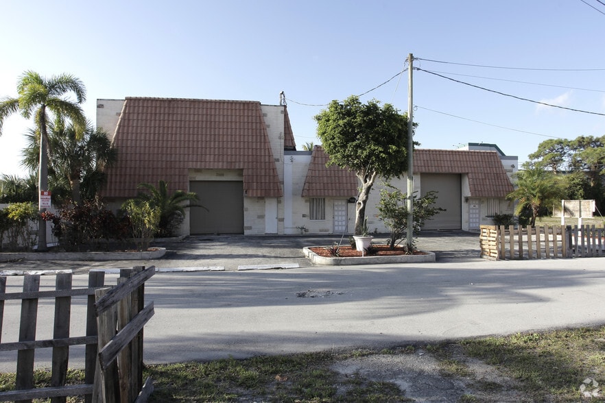 984 SW 13th Ct, Pompano Beach, FL for lease - Building Photo - Image 2 of 2