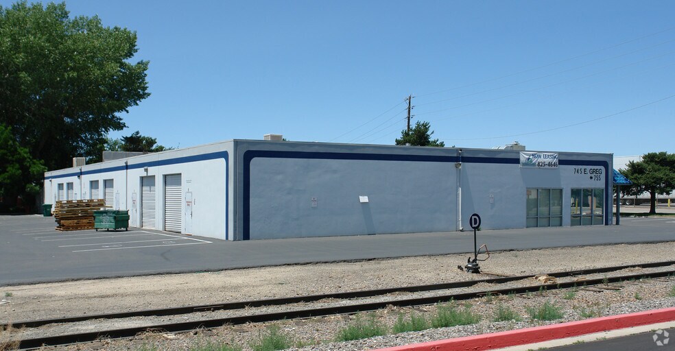 745 E Greg St, Sparks, NV à louer - Photo du bâtiment - Image 2 de 6