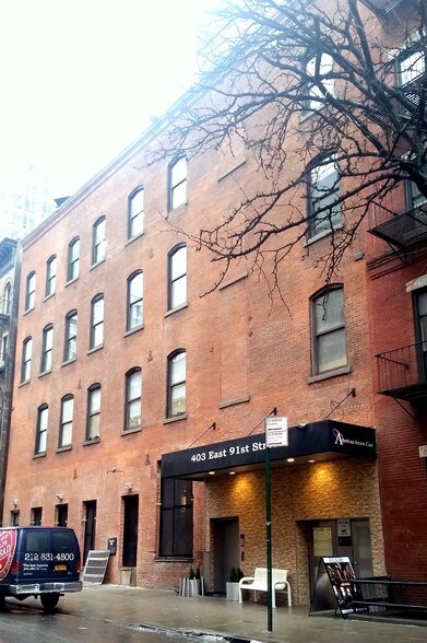 403 E 91st St, New York, NY for lease - Primary Photo - Image 1 of 3
