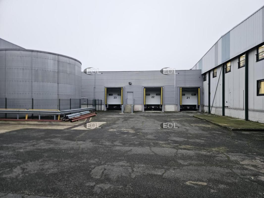 Industrial in Thiais for lease Building Photo- Image 1 of 10