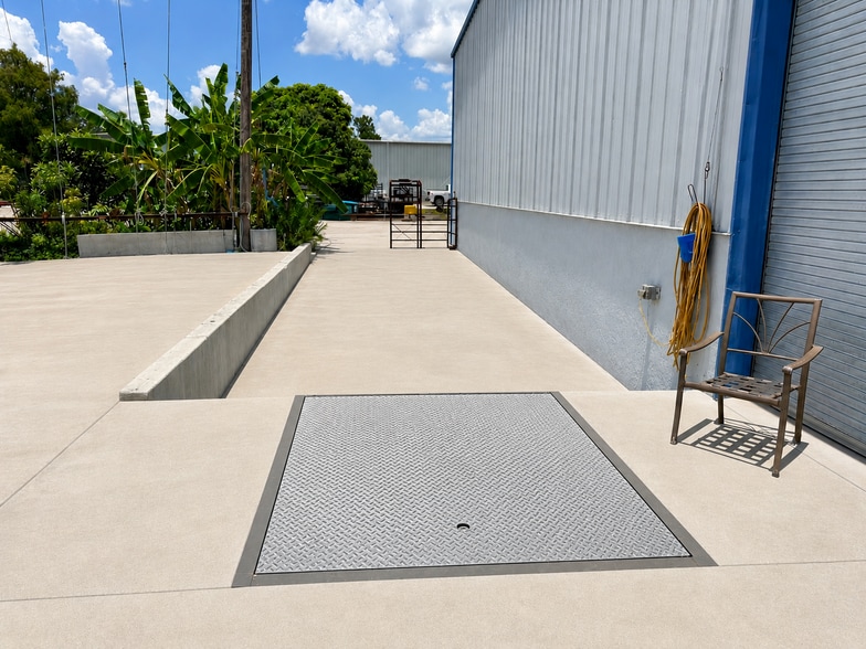 12090 Metro Pky, Fort Myers, FL for lease - Building Photo - Image 3 of 19