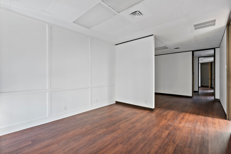 4500 Carter Creek Pky, Bryan, TX à louer - Photo intérieure - Image 3 de 10