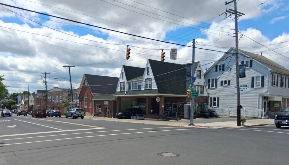 6 S Broad St, Nazareth, PA à vendre - Photo du bâtiment - Image 2 de 4