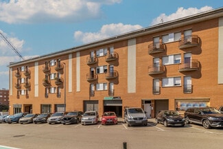 Plus de détails pour Multi-résidentiel à vendre