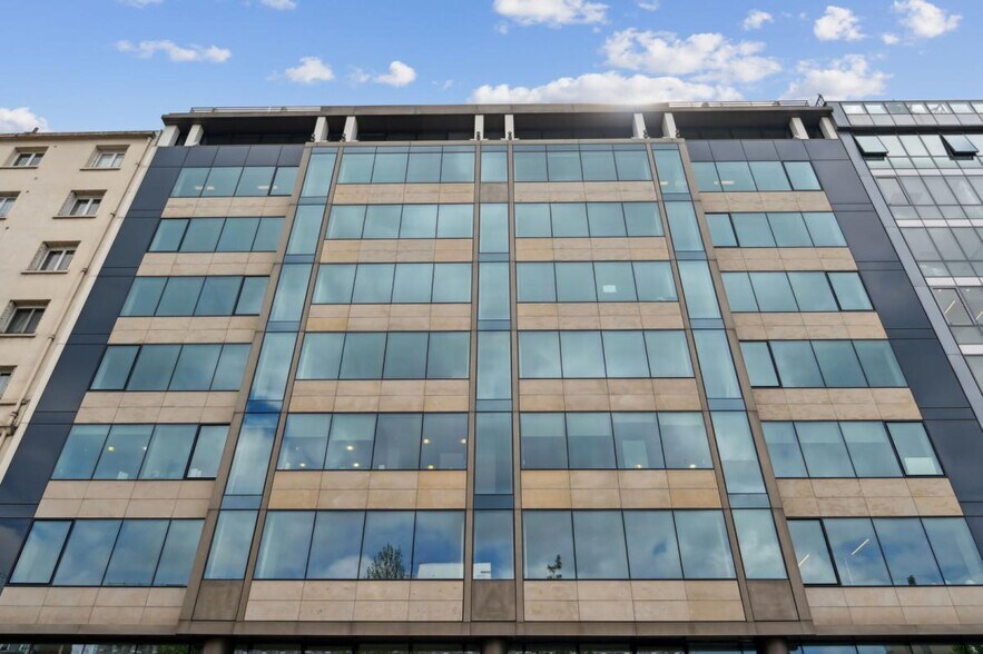 127 Avenue Charles De Gaulle, Neuilly-sur-Seine à louer - Photo du bâtiment - Image 3 de 14