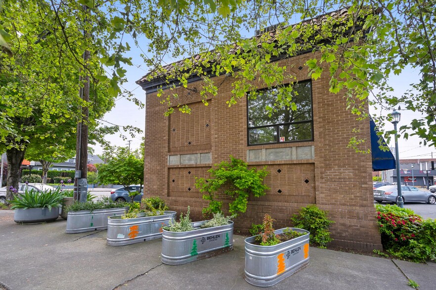 4515 NE Sandy Blvd, Portland, OR for sale - Building Photo - Image 2 of 10