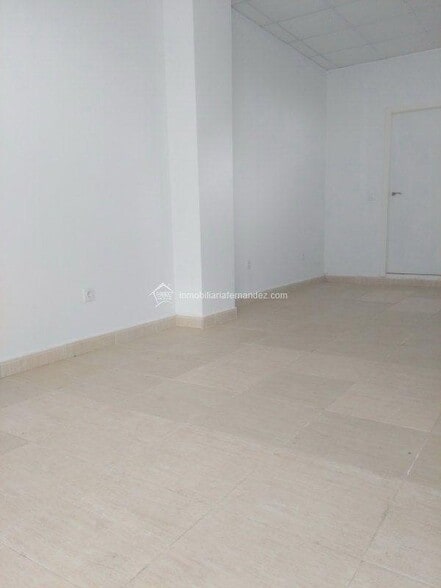 Retail in Cáceres, Cáceres for lease - Building Photo - Image 2 of 7