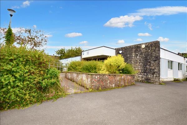 Commercial Row, Pembroke Dock à vendre - Photo du bâtiment - Image 3 de 14