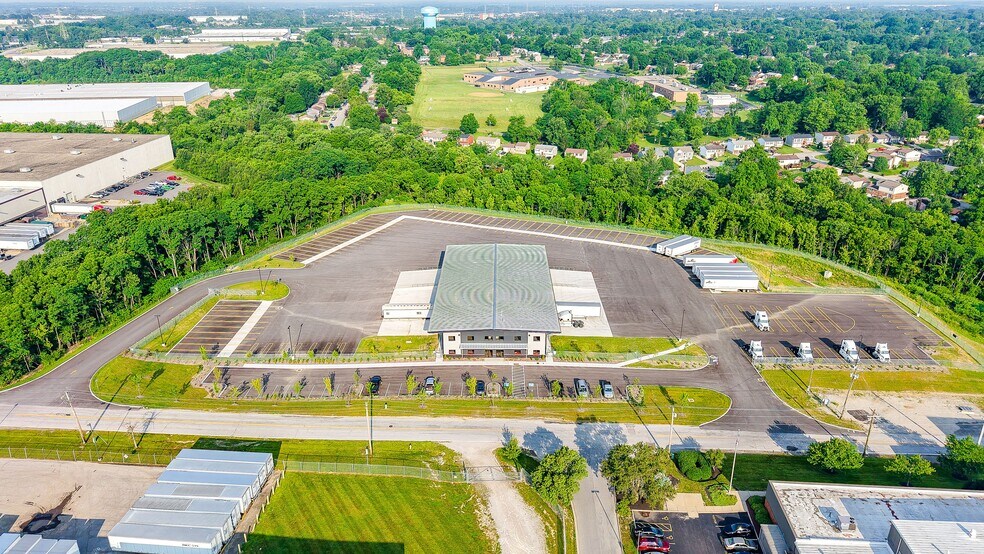 7980 Vulcan Dr, Florence, KY à louer - Photo du bâtiment - Image 2 de 2