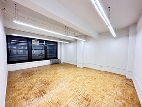 147 W 35th St, New York, NY for lease Building Photo- Image 2 of 7