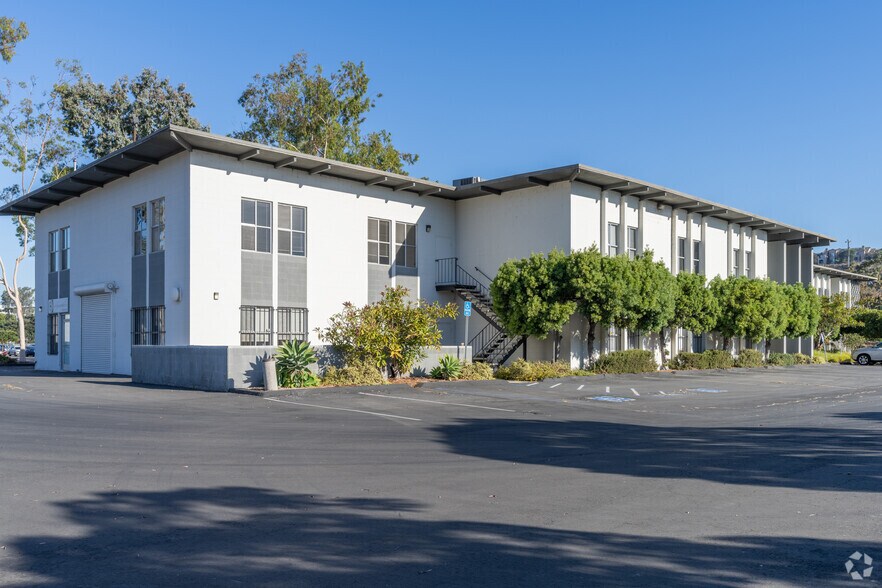 11696 Sorrento Valley Rd, San Diego, CA à louer - Photo du bâtiment - Image 3 de 4
