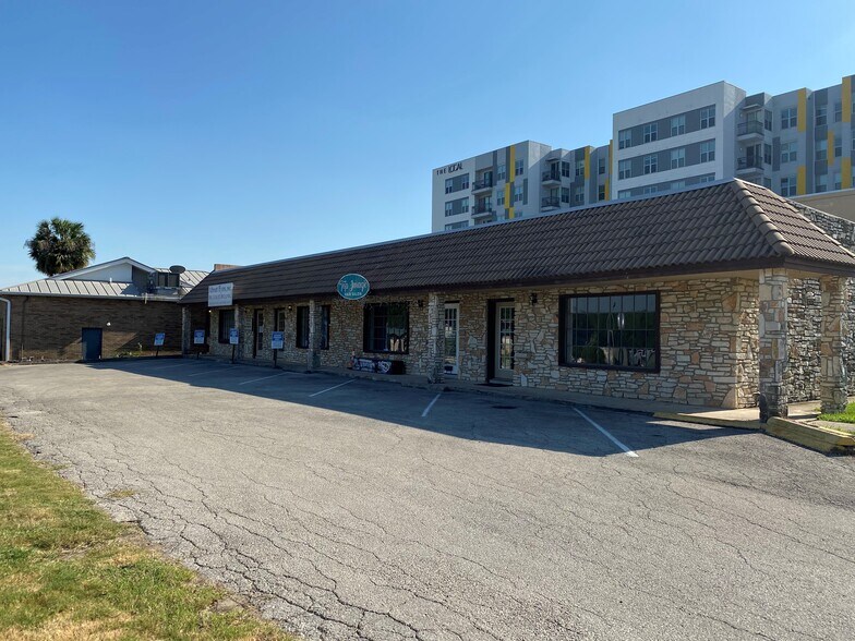 221 N C M Allen Pky, San Marcos, TX for lease - Building Photo - Image 1 of 3