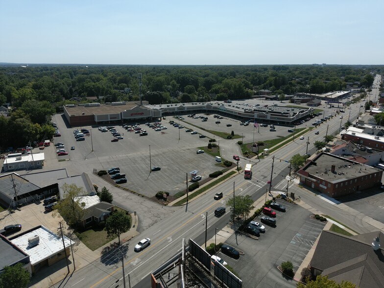 21593-21929 Lorain Rd, Cleveland, OH à louer - Photo du bâtiment - Image 2 de 6