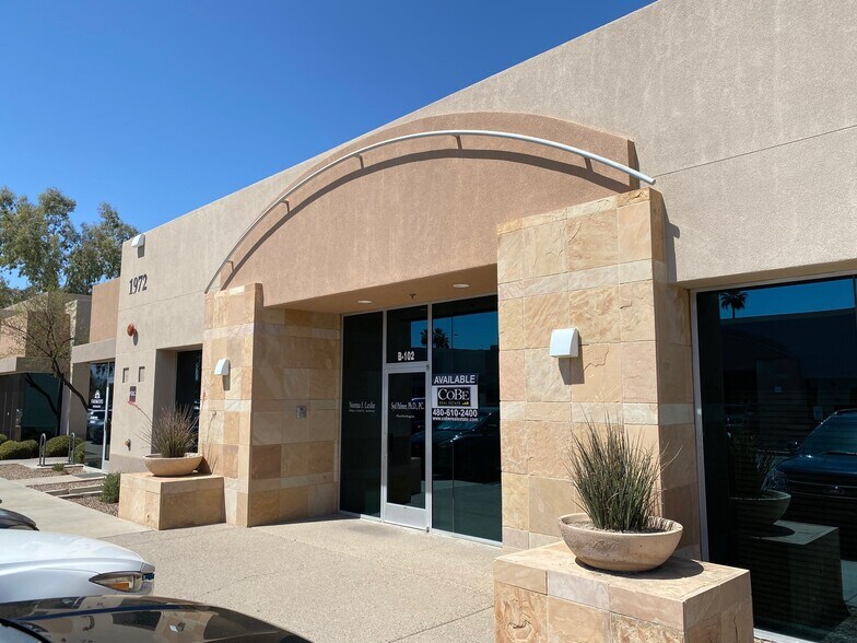 1972 E Baseline Rd, Tempe, AZ à louer - Photo du bâtiment - Image 2 de 7